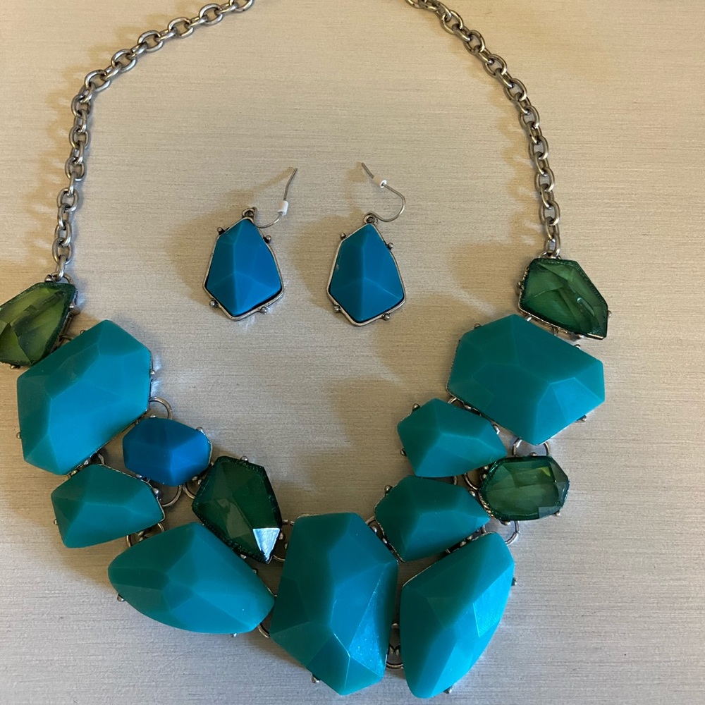 Statement necklace and earrings - Picture 2 of 3